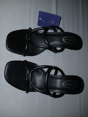 Scoop Black Slip On Pumps - Size 9